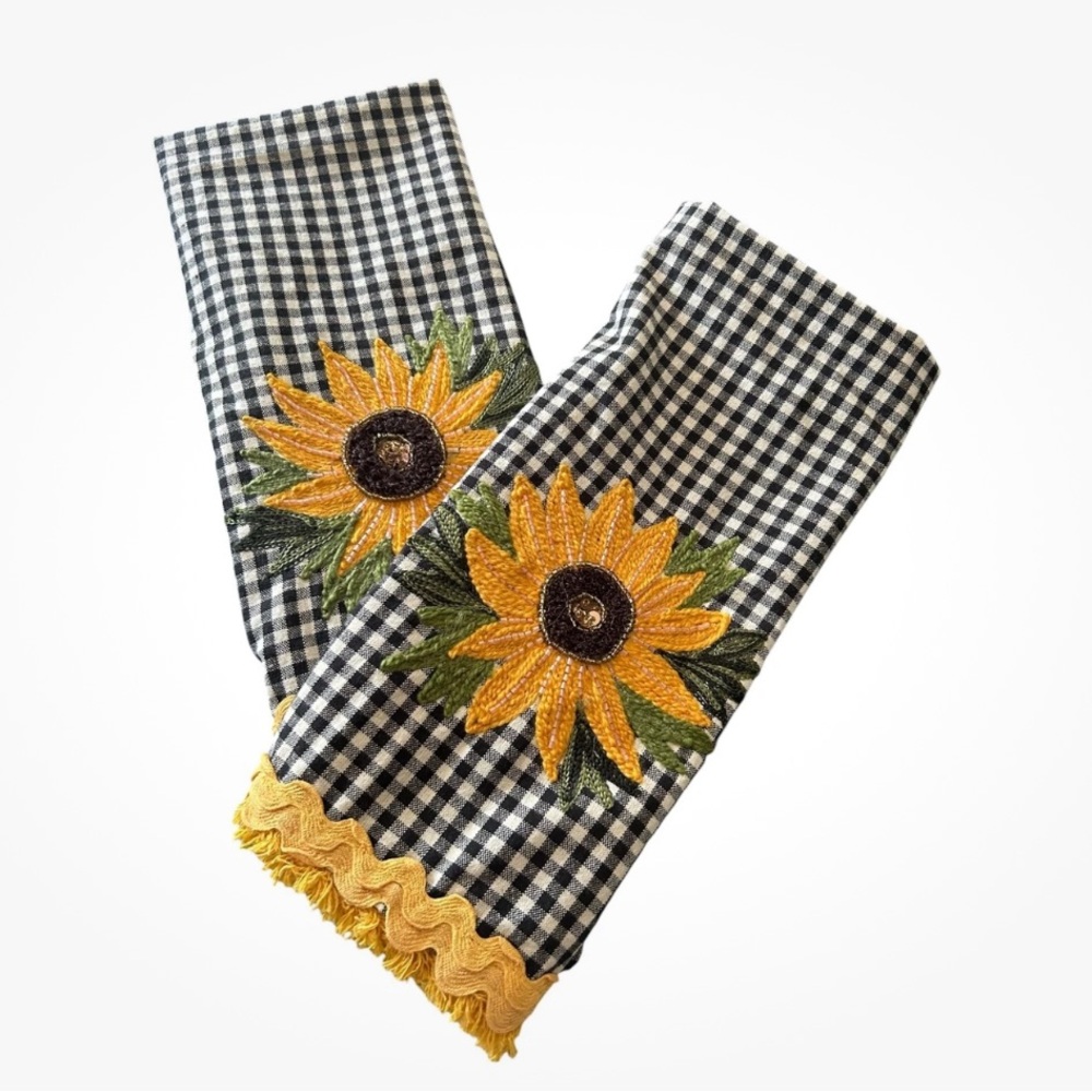 MacKenzie-Childs Gingham Beaded Sunflower Courtly Check Dish Towel 18" x 28"